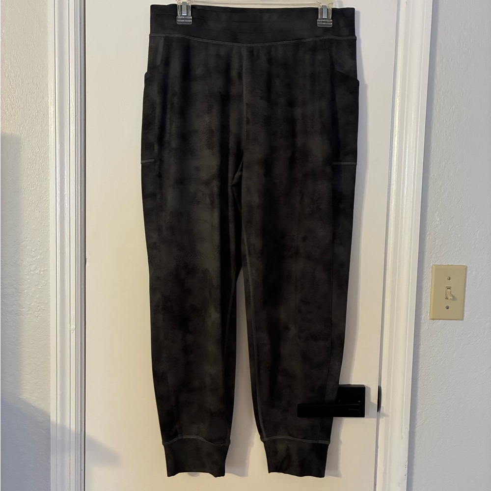 Fabletics Women’s Size L Black/Gray Tie-dye Jogger Pants with Pockets